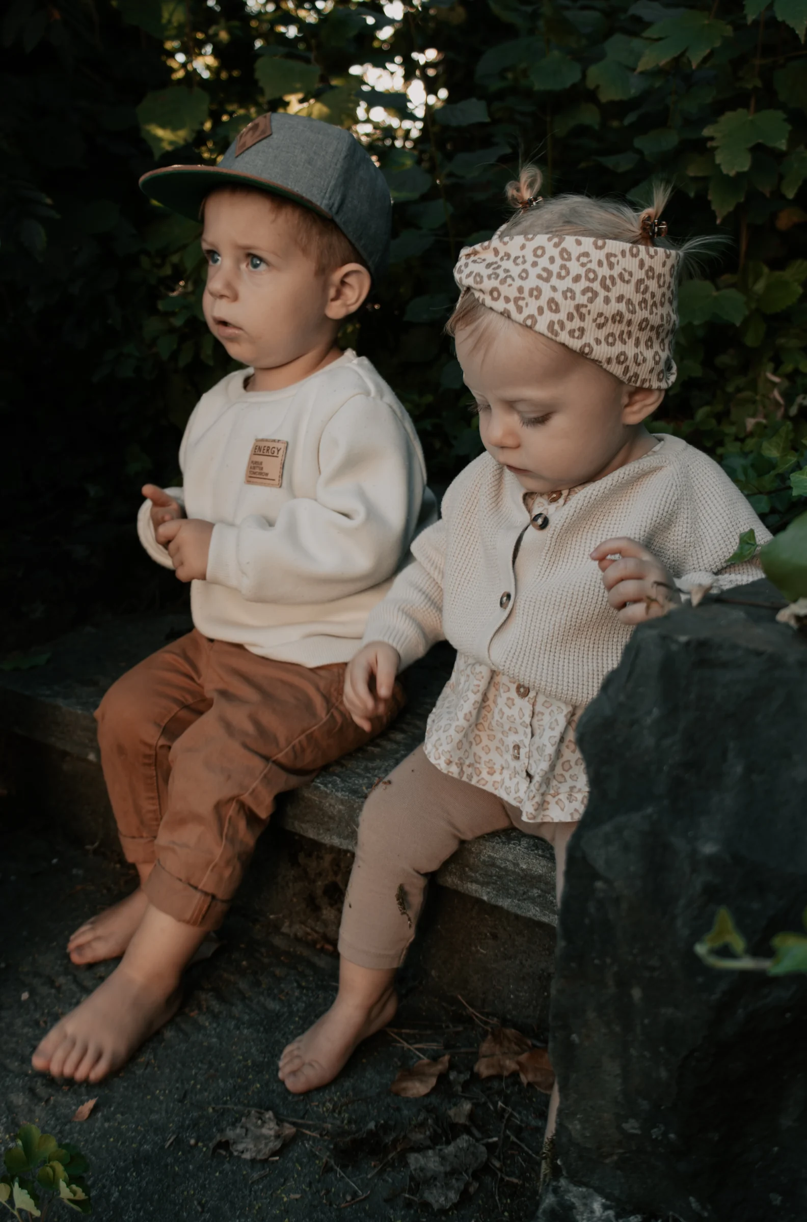 Kinder – neugierige Blicke und echte Momente.
